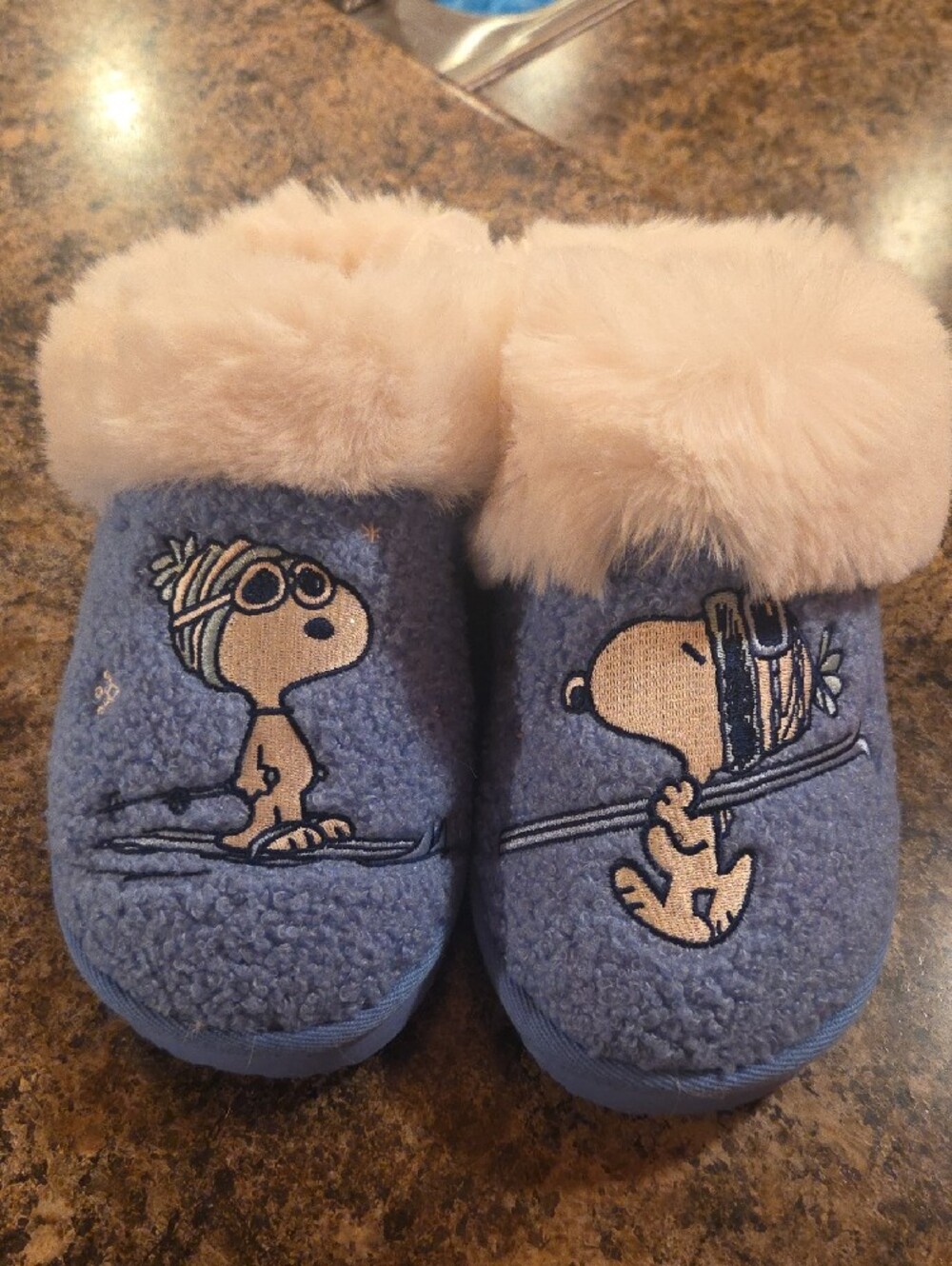 American Eagle Snoopy Fleece-Lined Slippers Ski Womens US 7 NWT NEW - Picture 2 of 8